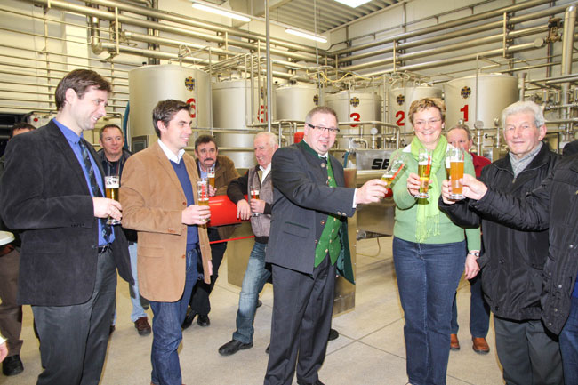 Europaabgeordnete kommt zur Brauereiführung
